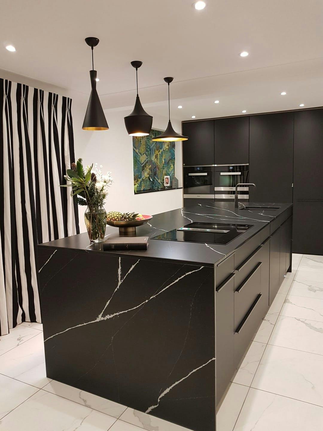 Image 34 of Kitchen Scene Interiors Silestone Marquina Fabricated by Finch Granite 2.jpg?auto=format%2Ccompress&ixlib=php 3.3 in Discover the most popular black kitchens - Cosentino