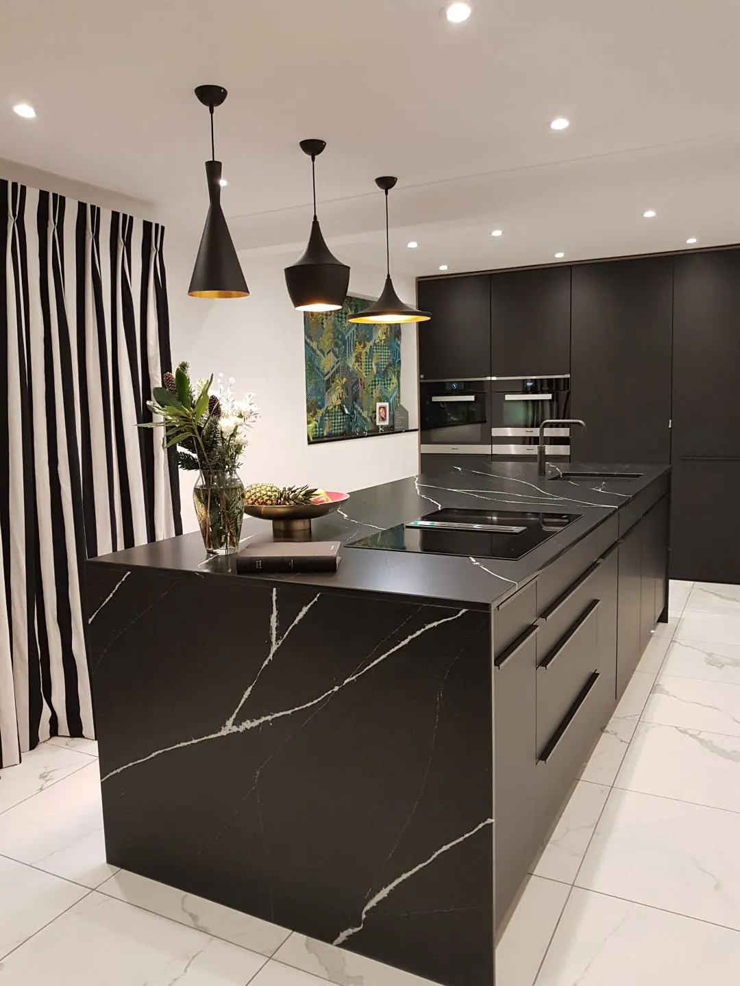 Discover the most popular black kitchens - Cosentino
