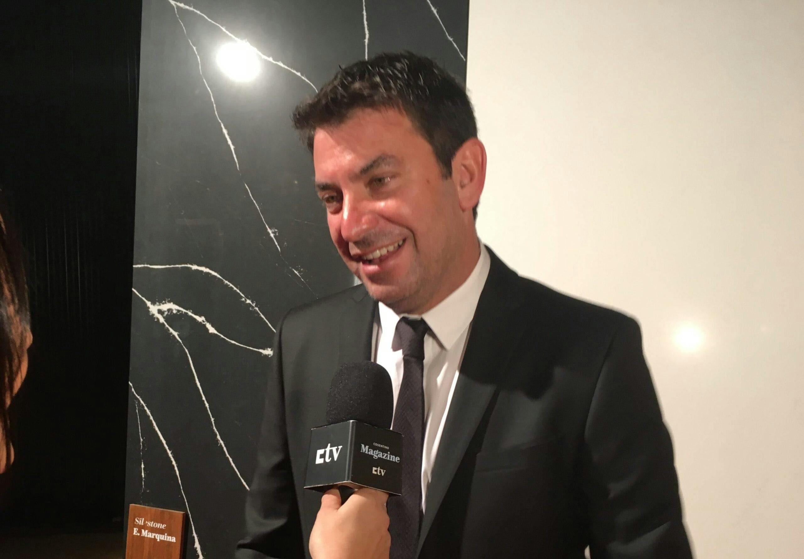 Image 42 of Arturo Vals para TV Cosentino Premios Feroz 2019 1 scaled in Silestone® and 2019 Feroz Awards - Cosentino