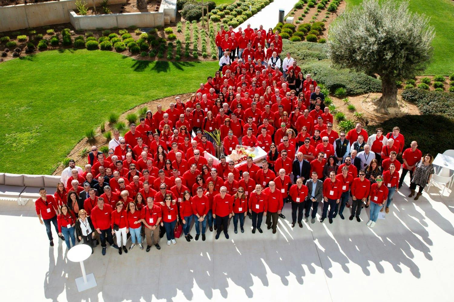 Image 32 of Cosentino C100 Iberia foto grupo 1.jpg?auto=format%2Ccompress&ixlib=php 3.3 in The Cosentino Group brings together its best Spanish and Portuguese clients in Palma de Mallorca - Cosentino