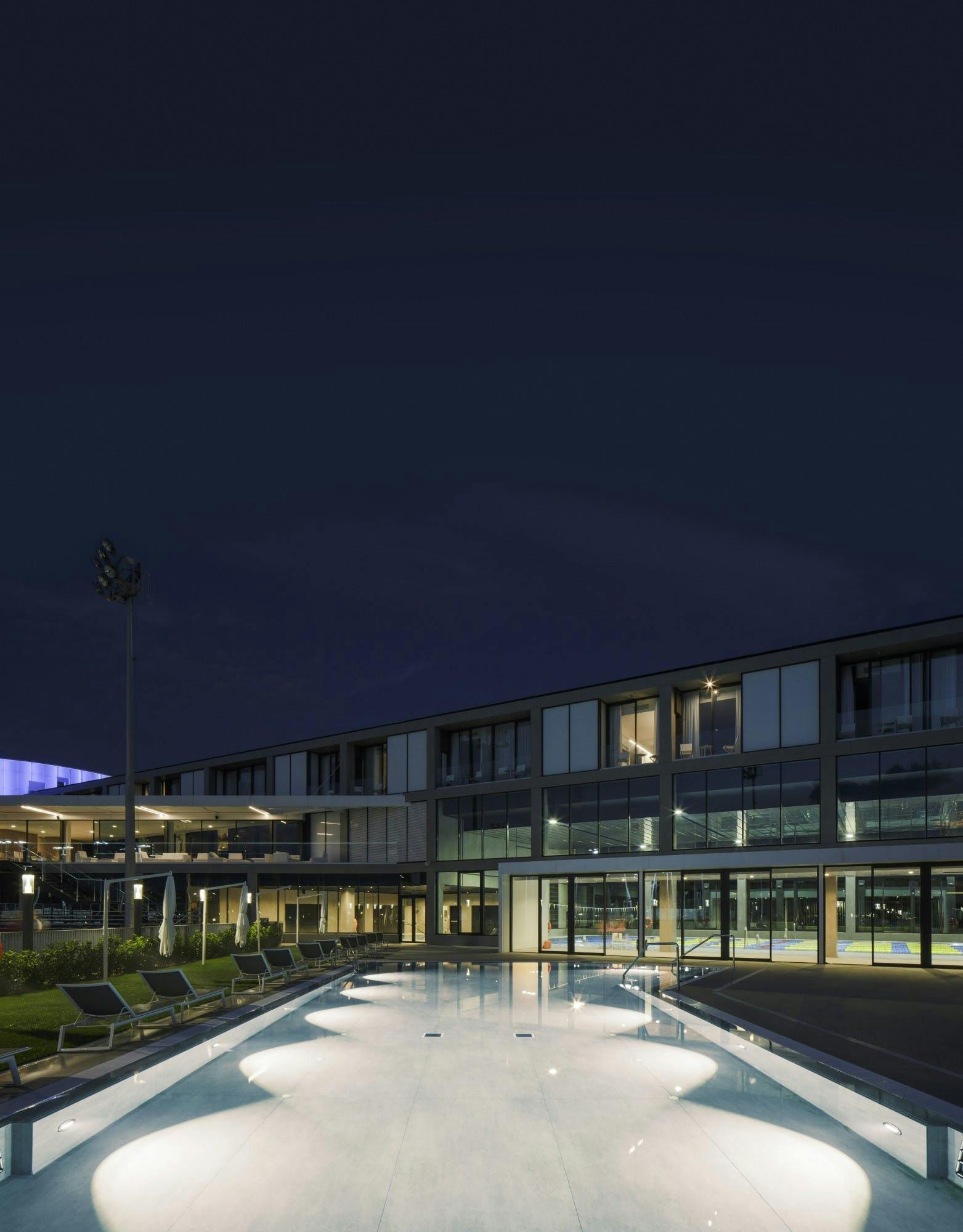 Dekton® Grip+: innovation, safety and a smooth finish for the flooring - Cosentino Piscina suelo exterior Dekton Grip Keon lr 1 | Cosentino