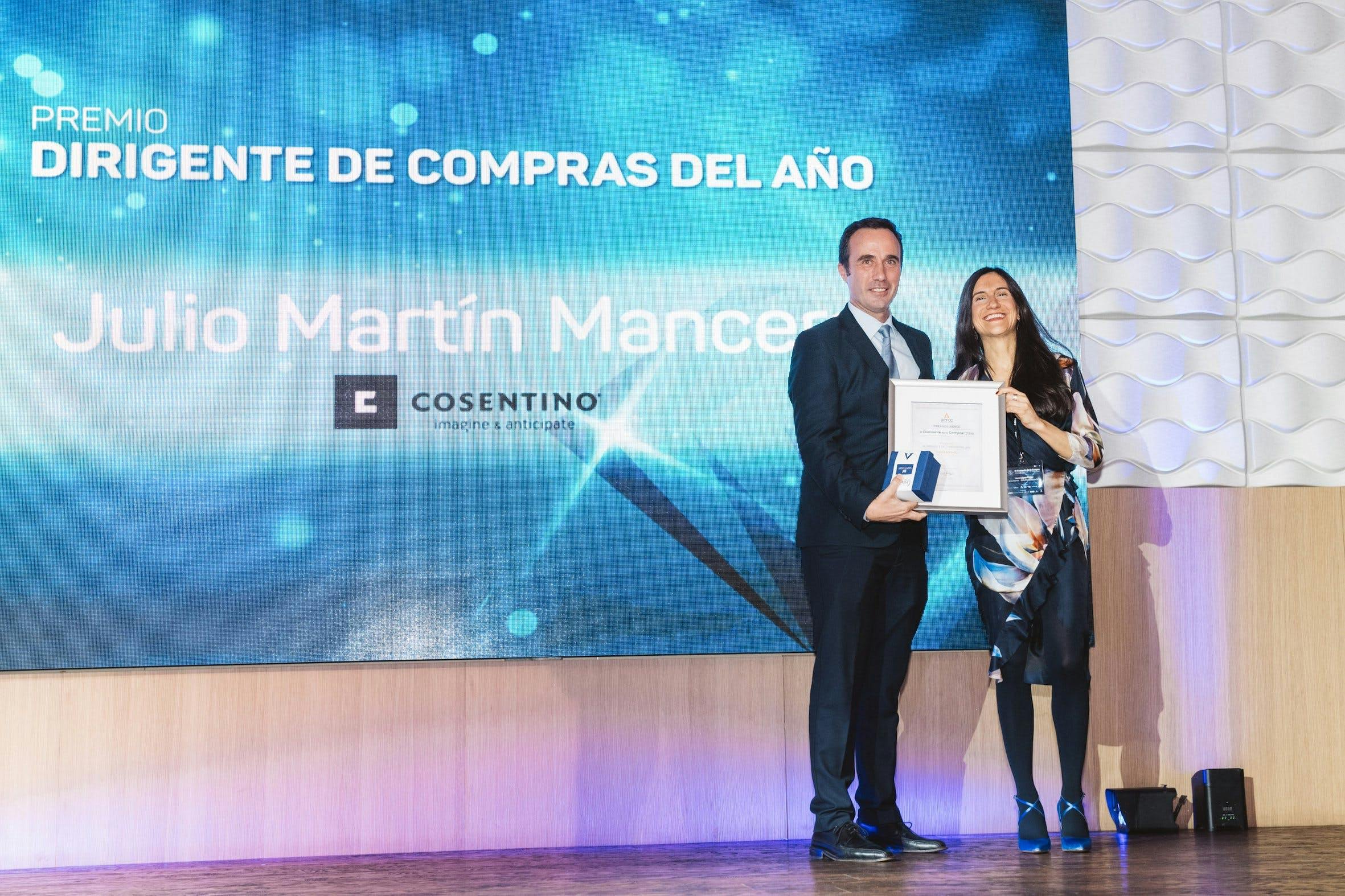 Image 33 of Premio Aerce Mejor Directivo Julio Martin 1 in Cosentino shines in the X Edition of the "El Diamante de la Compra" Awards - Cosentino