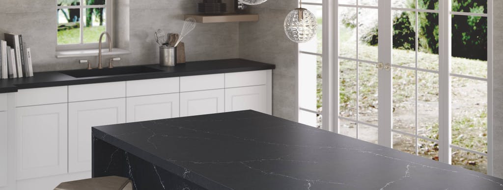 Image 33 of RS11272 Silestone Kitchen Eternal Charcoal Soapstone 1 3 in Black and white kitchens - Cosentino