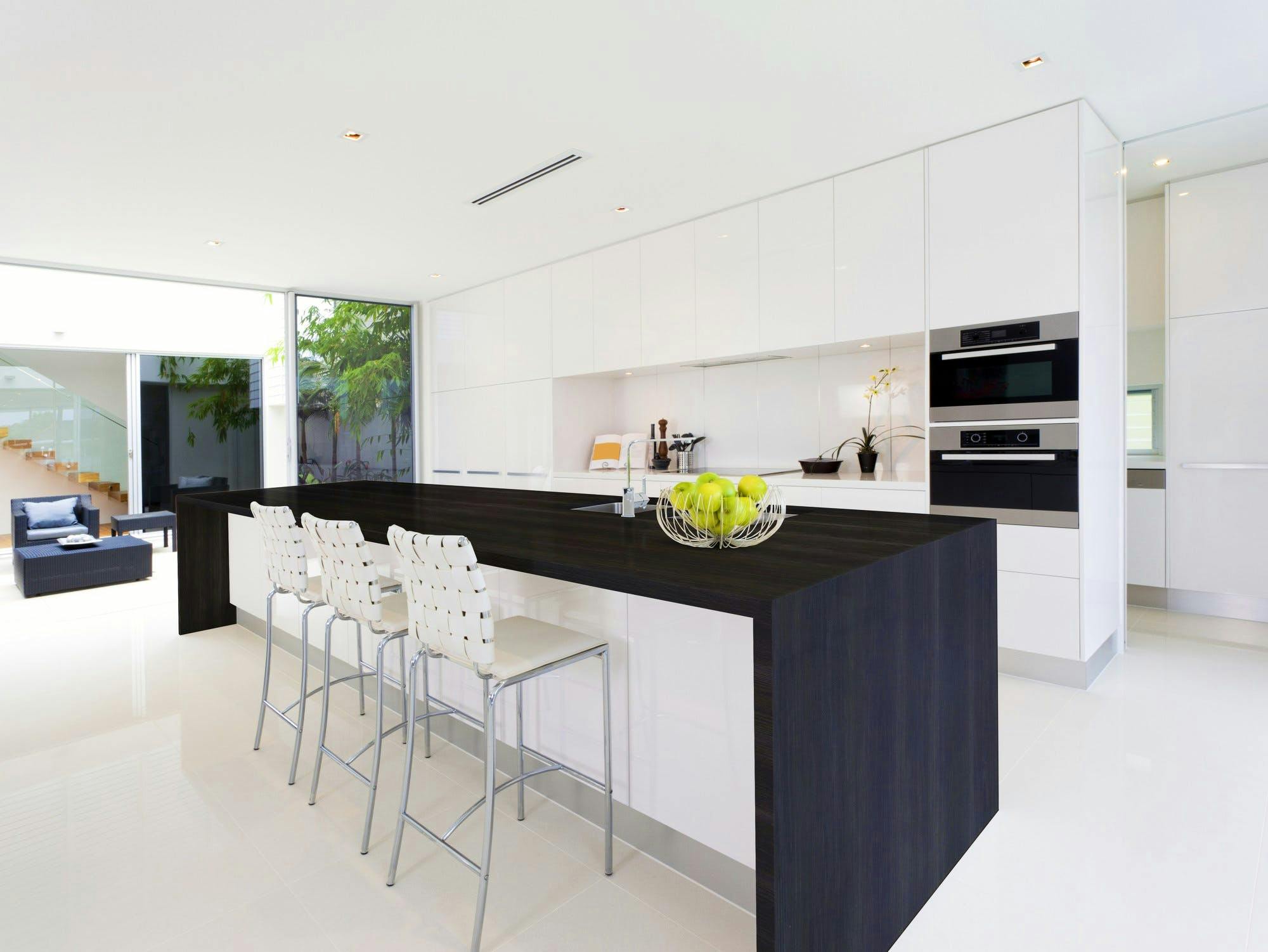 Image 32 of dekton borea 2.jpg?auto=format%2Ccompress&ixlib=php 3.3 in Kitchens in black: trend and style - Cosentino