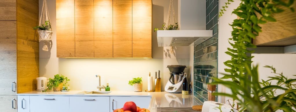 A vertical garden in the kitchen - Cosentino kuchnia z akcentem zieleni 1 1 | Cosentino