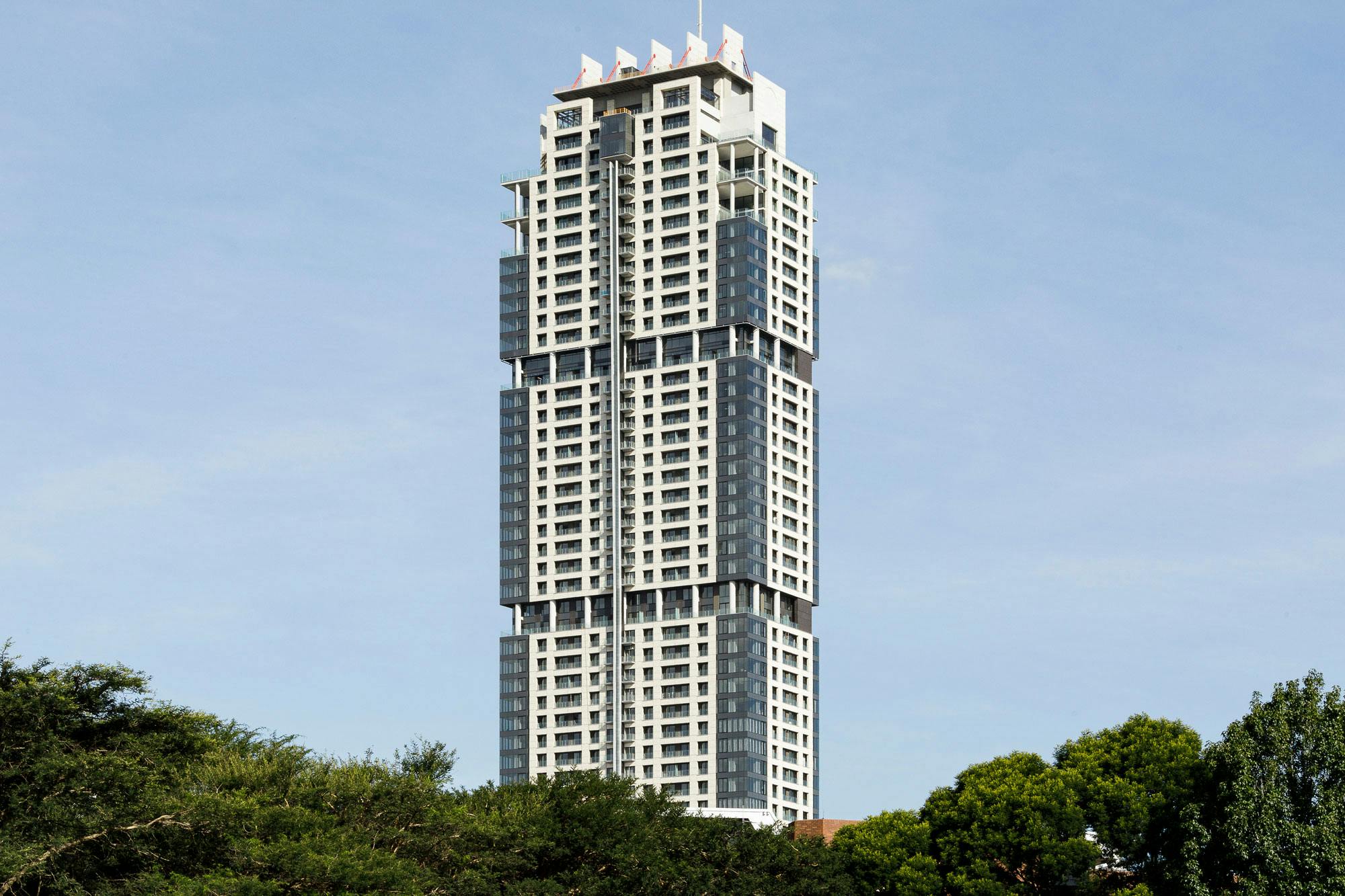 Image 33 of Leonardo Tower 8 2.jpg?auto=format%2Ccompress&ixlib=php 3.3 in Torre Leonardo - Cosentino