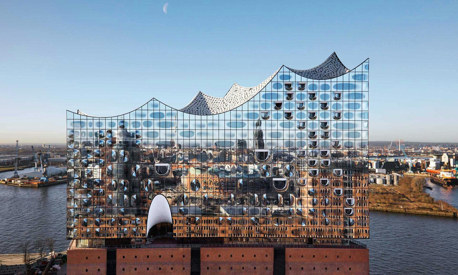 Image 38 of T2A6484 HiReNN in Elbphilharmonie - Cosentino