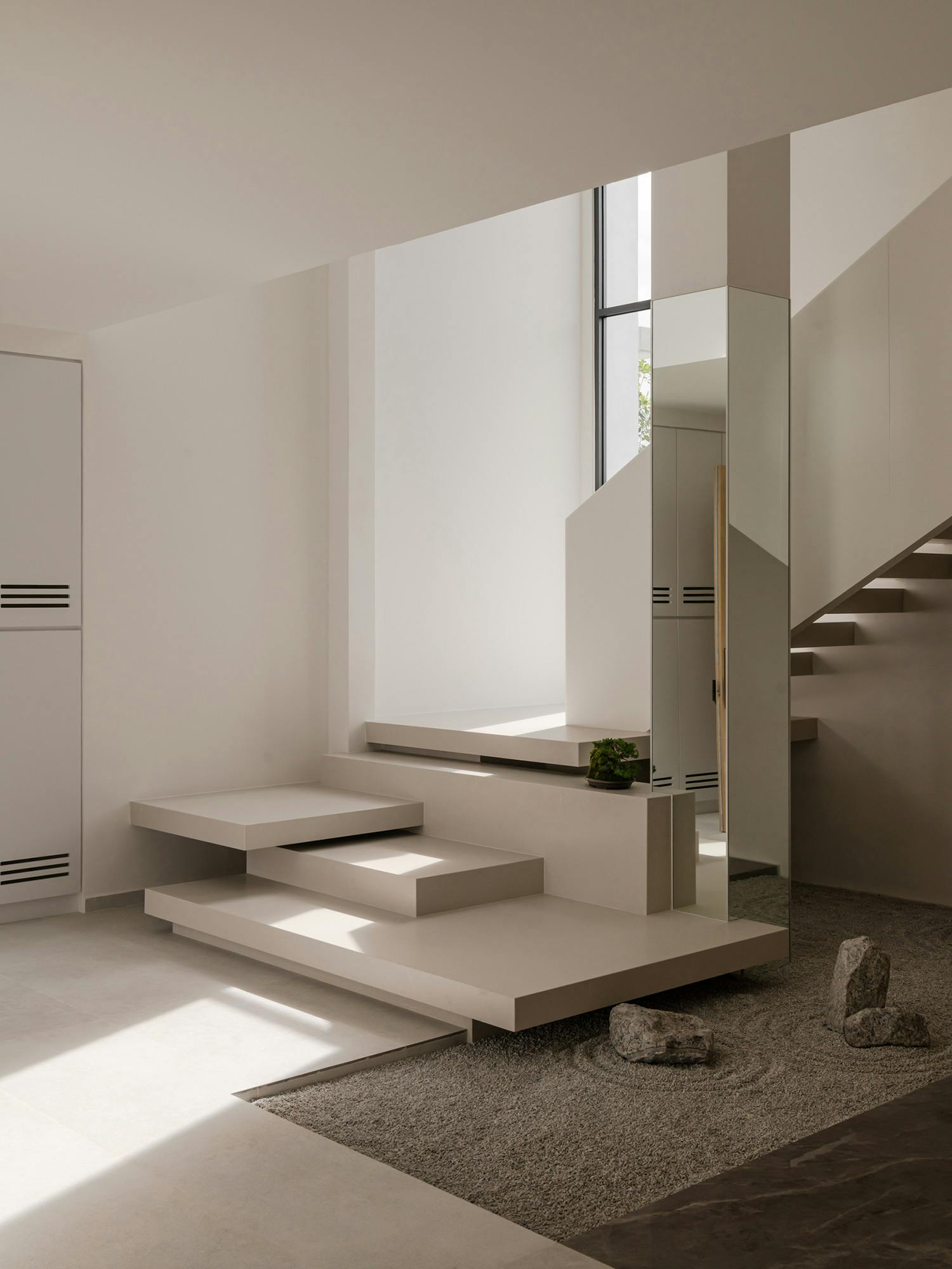 Image 34 of DYP DualSpaceStudio JadeHill Stairs 007.jpg?auto=format%2Ccompress&ixlib=php 3.3 in A floating staircase teams up with Silestone to achieve its elegant design - Cosentino