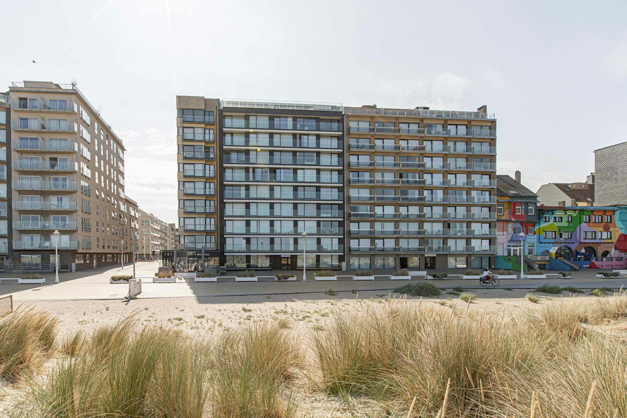 Image 33 of Springvloed 17.jpg?auto=format%2Ccompress&ixlib=php 3.3 in Dekton in a former classic residential building in Nieuwpoort, Belgium - Cosentino