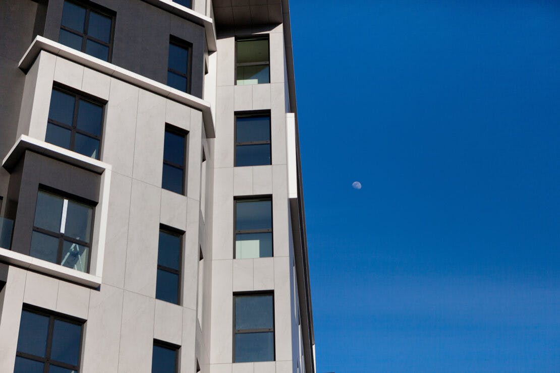 A modern and sustainable façade in A Coruña thanks to Dekton - Cosentino