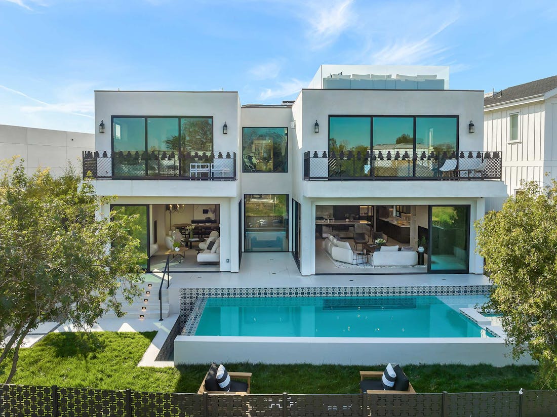 A contemporary gem embodying luxury LA living