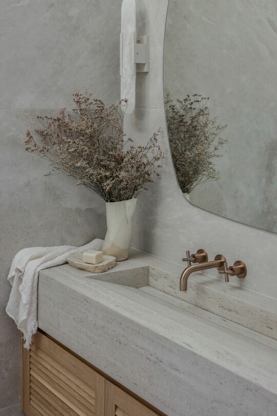 Kyal-Kara-Bay-Builds-House-1-Bath-03 Kyal-Kara-Bay-Builds-House-1-Bath-03