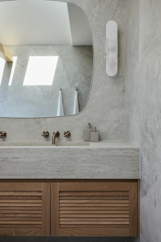 Kyal-Kara-Bay-Builds-House-1-Bath-08 Kyal-Kara-Bay-Builds-House-1-Bath-08