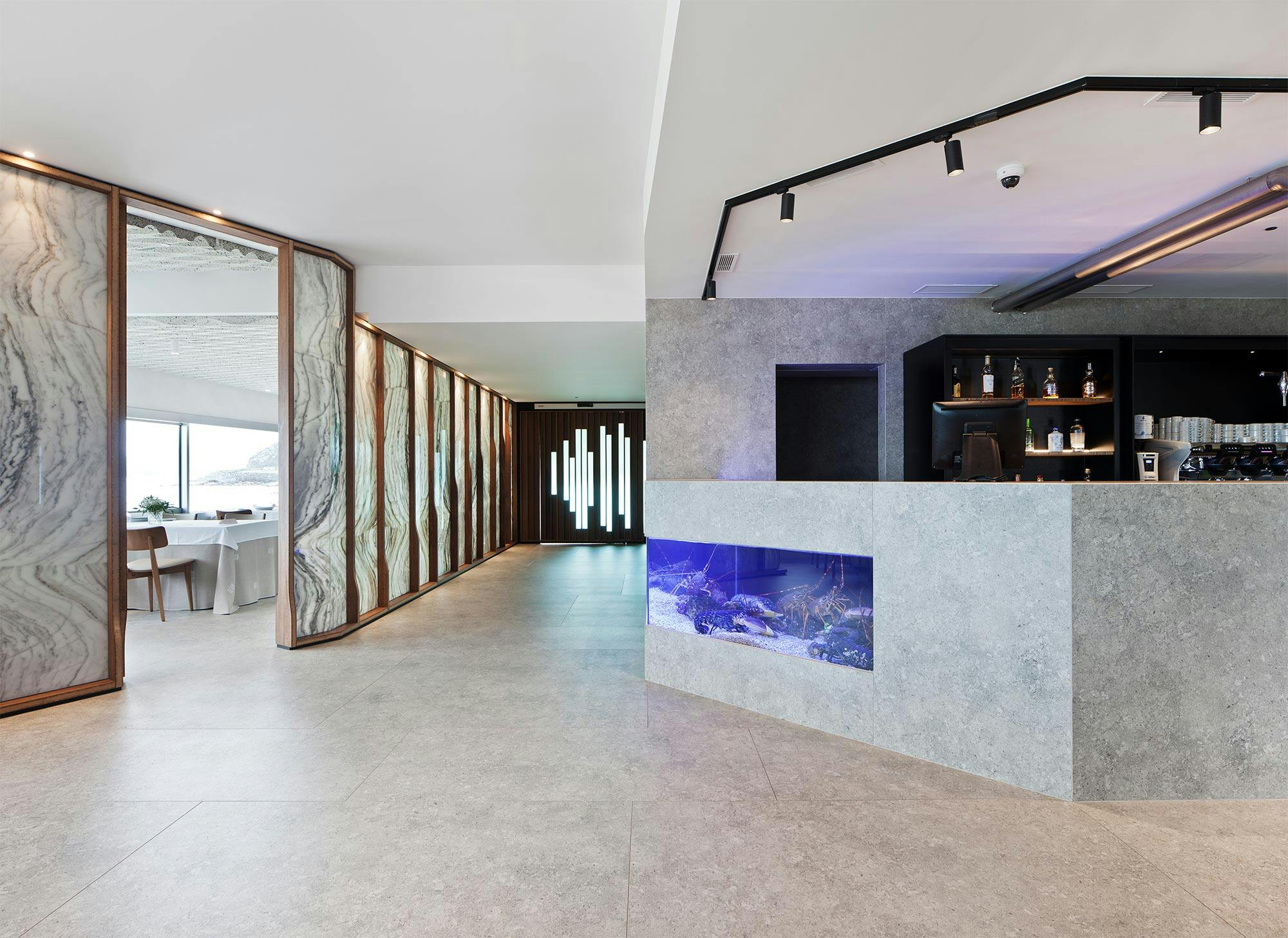 Restaurante-Rocamar-6 Image 41 of Restaurante Rocamar 6.jpg?auto=format%2Ccompress&ixlib=php 3.3 in Dekton and Scalea bring an elegant and renovated character to the Rocamar restaurant - Cosentino