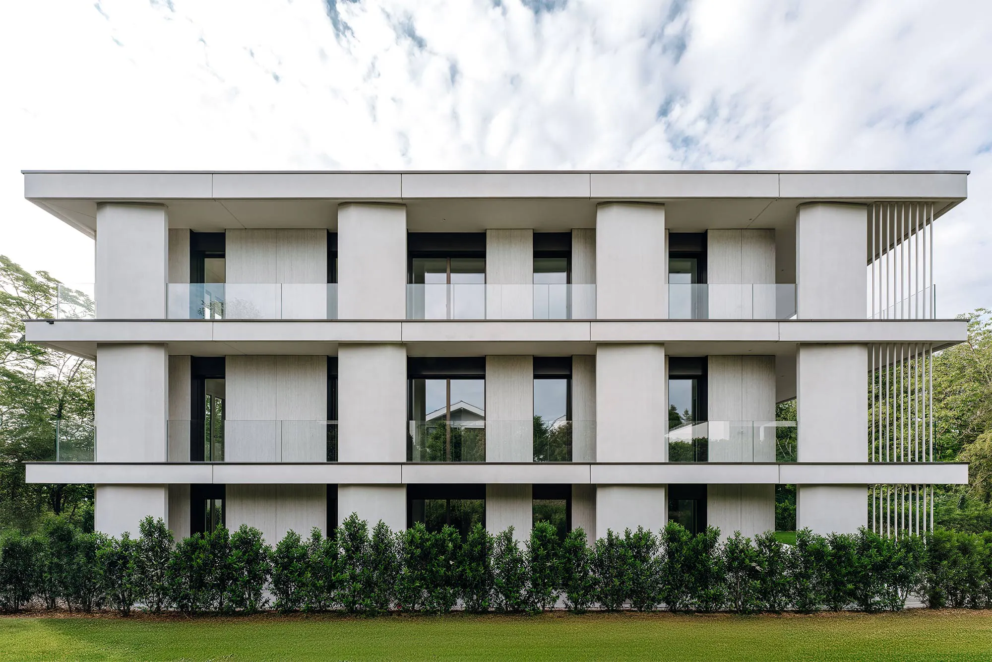 malikstudio-Cosentino-Morin-22-2024-05-24-5353 Image 41 of malikstudio Cosentino Morin 22 2024 05 24 5353.jpg?auto=format%2Ccompress&ixlib=php 3.3 in A modern refuge in Vandoeuvres: the perfect symbiosis of sustainability and elegance - Cosentino