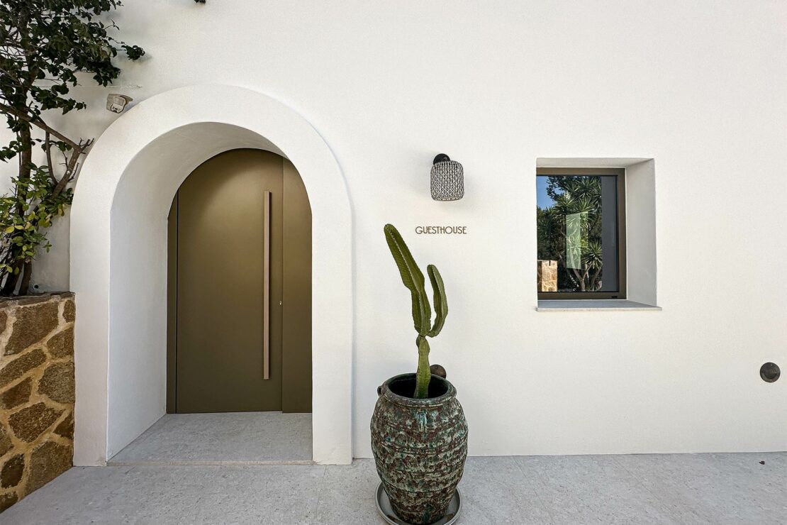 240722_CAN-HECTOR_2_Entrance_1 240722_CAN-HECTOR_2_Entrance_1