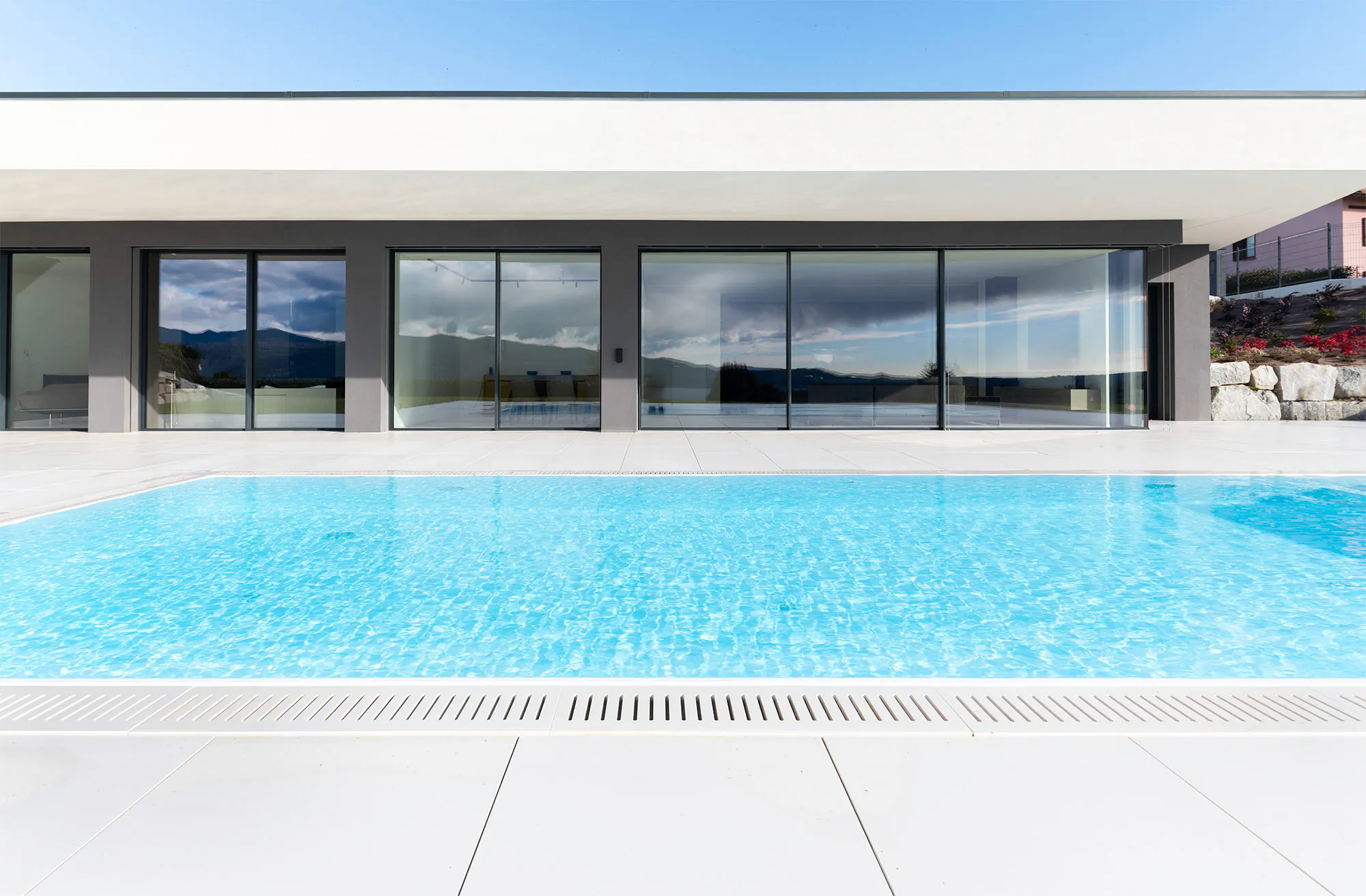 Villa-Bandi-7 Image 41 of Villa Bandi 7.jpg?auto=format%2Ccompress&ixlib=php 3.3 in A designer villa where Dekton brings continuity and modernity - Cosentino