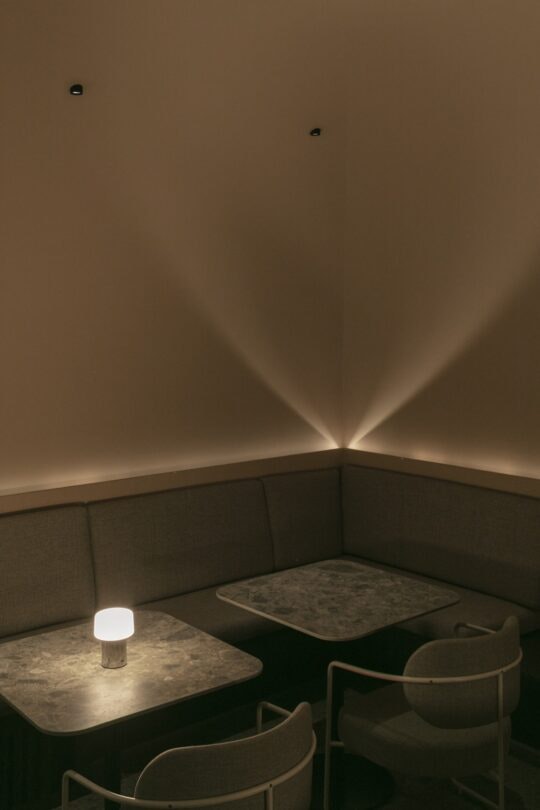 Bar lady bee (10) Bar lady bee (10)