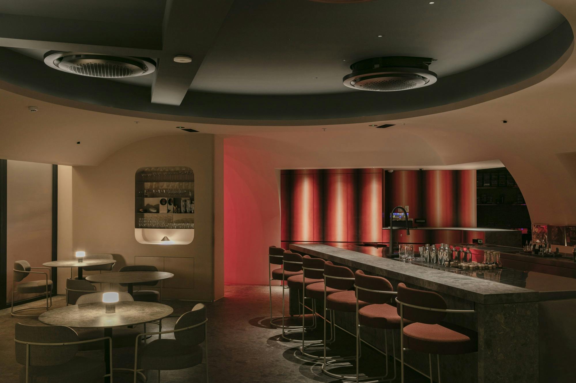 Bar lady bee (8) Image 51 of Bar lady bee 8.jpg?auto=format%2Ccompress&ixlib=php 3.3 in Beauty and durability: Dekton stands out in a residential project in Perdizes, São Paulo - Cosentino