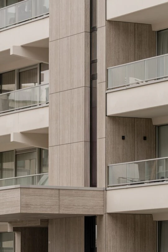 Pilar Shoots - Meeuwenbank HR-24 Pilar Shoots - Meeuwenbank HR-24