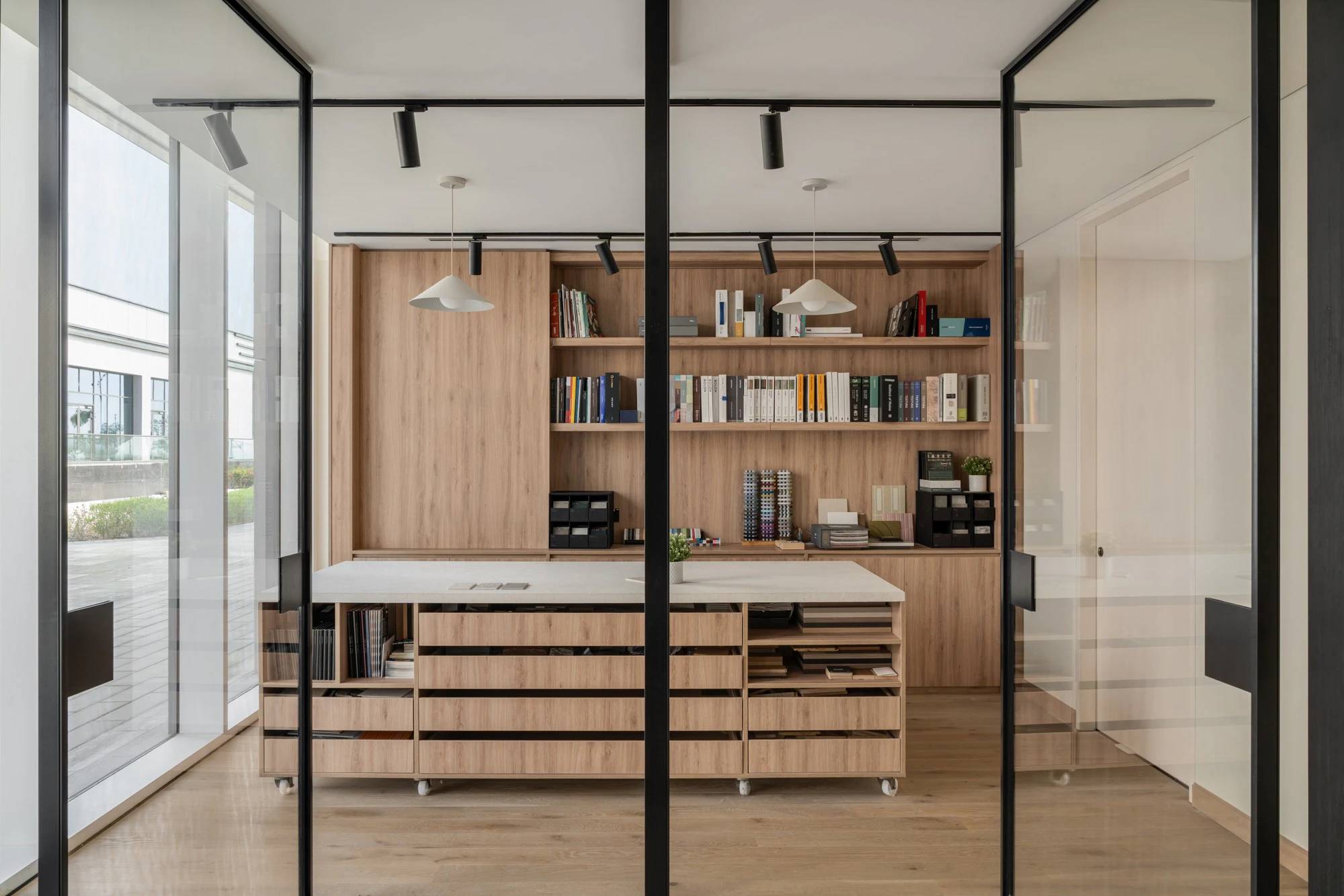 Stunning Practical Textured Decor Apartment image