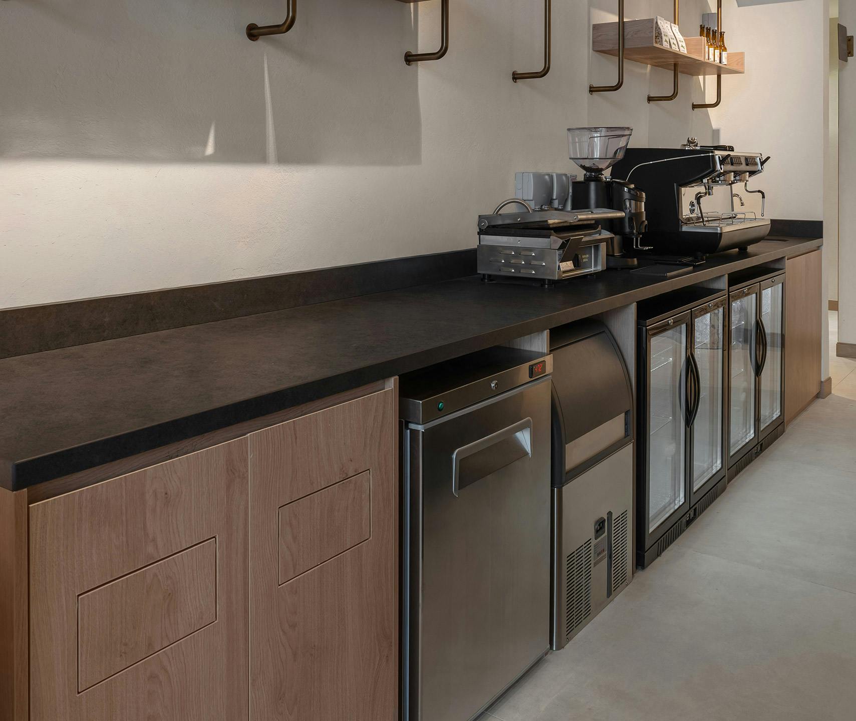 cover-mustard Image 42 of cover mustard.jpg?auto=format%2Ccompress&ixlib=php 3.3 in A sophisticated home with a Dekton worktop in the scullery: the new trend for large kitchens - Cosentino